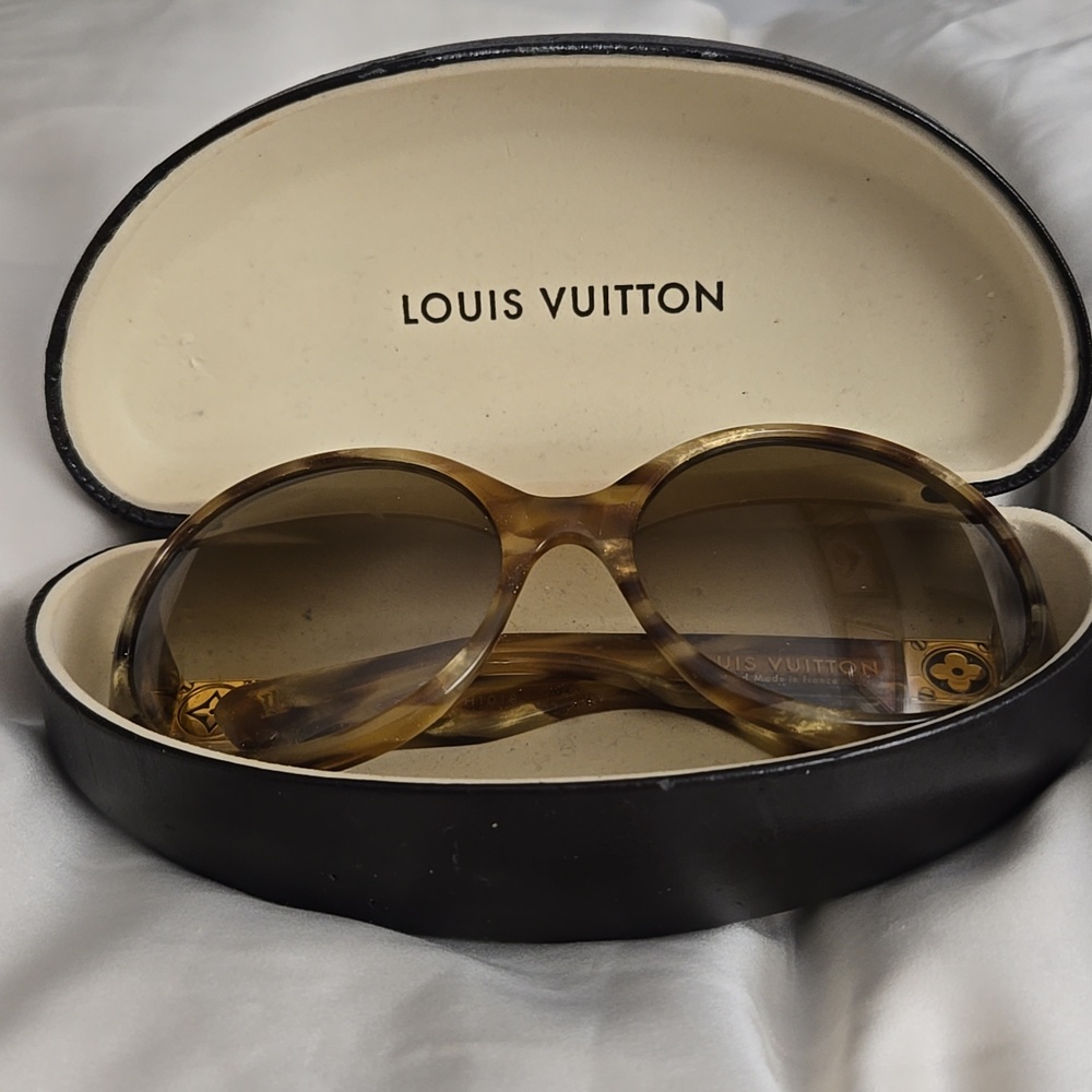 Louis Vuitton Vintage Oversize Sunglasses - Picture 7 of 7